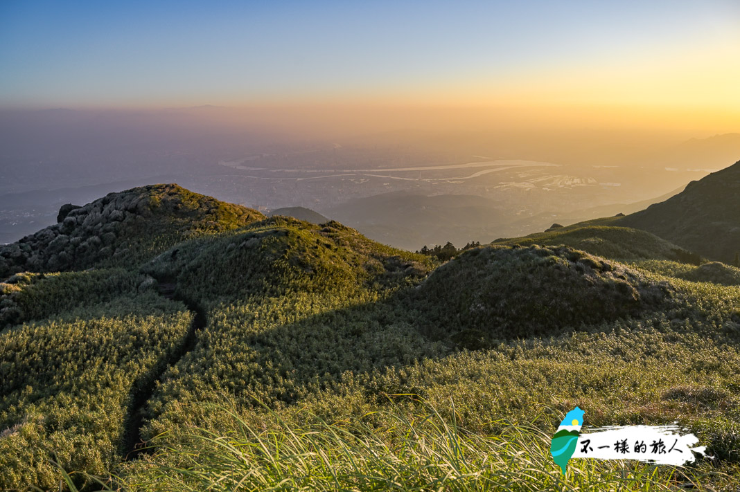 陽明山 七星山東峰 主峰步道 交通方式 登山路線全攻略 欣賞絕美夕陽景色 不一樣的旅人